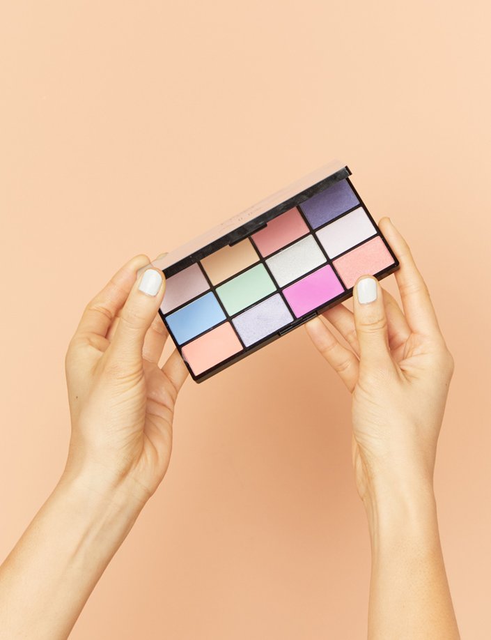 hands holding eyeshadow palette