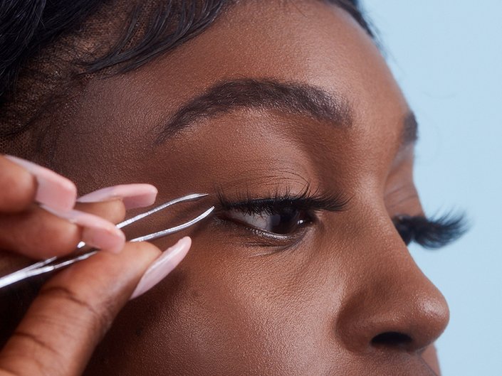 person applying magnetic lashes