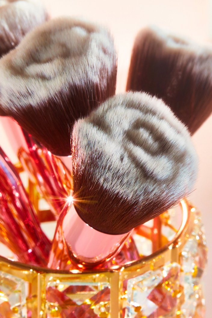 it cosmetics flower brush