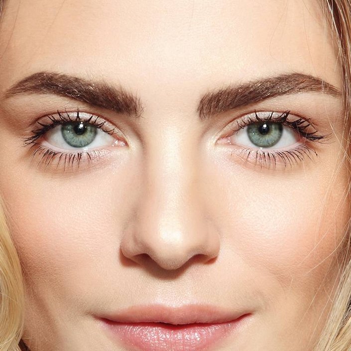This Easy Trick Will Help You Conceal Your Undereye Bags