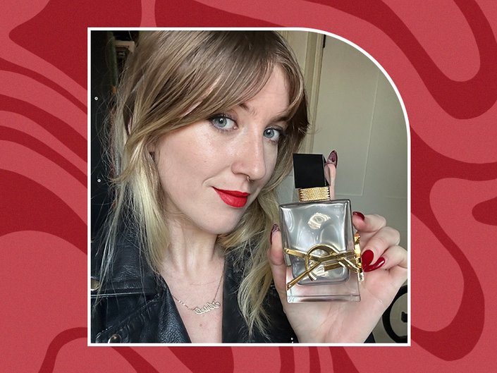 Photo of the editor holding the YSL Beauty Libre Absolu Platine on a swirly red graphic background